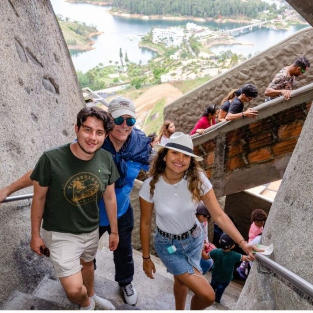 Pasadía en Guatapé: embalse y Piedra del Peñol